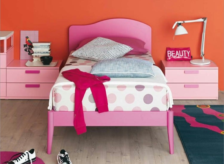  Kinderbetten rosa Farbe orange Wand platzsparend