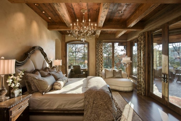 romantische-schlafzimmer-landhausstil-bodenlange-vorhänge-gemustert
