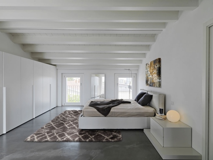 schlafzimmer-handgewebter-hochflor-teppich-zurückhaltende-Musterung