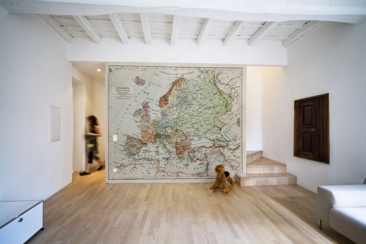 selbstklebende-fototapete-wohnzimmer-vintage-europa-karte