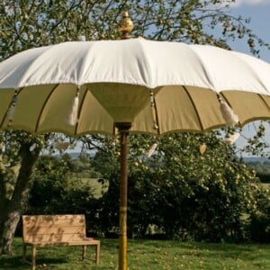 sonnenschirm im orientalischen stil bambus staender indisch design handarbeit