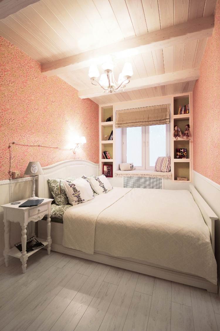 wandgestaltung-kleines-schlafzimmer-tapete-koralle-rosa-weisse-moebel-landhausstil