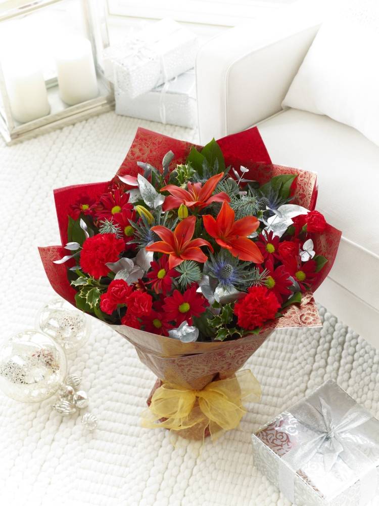 weihnachten-blumen-verschenken-rote-lilien-chrysantemen