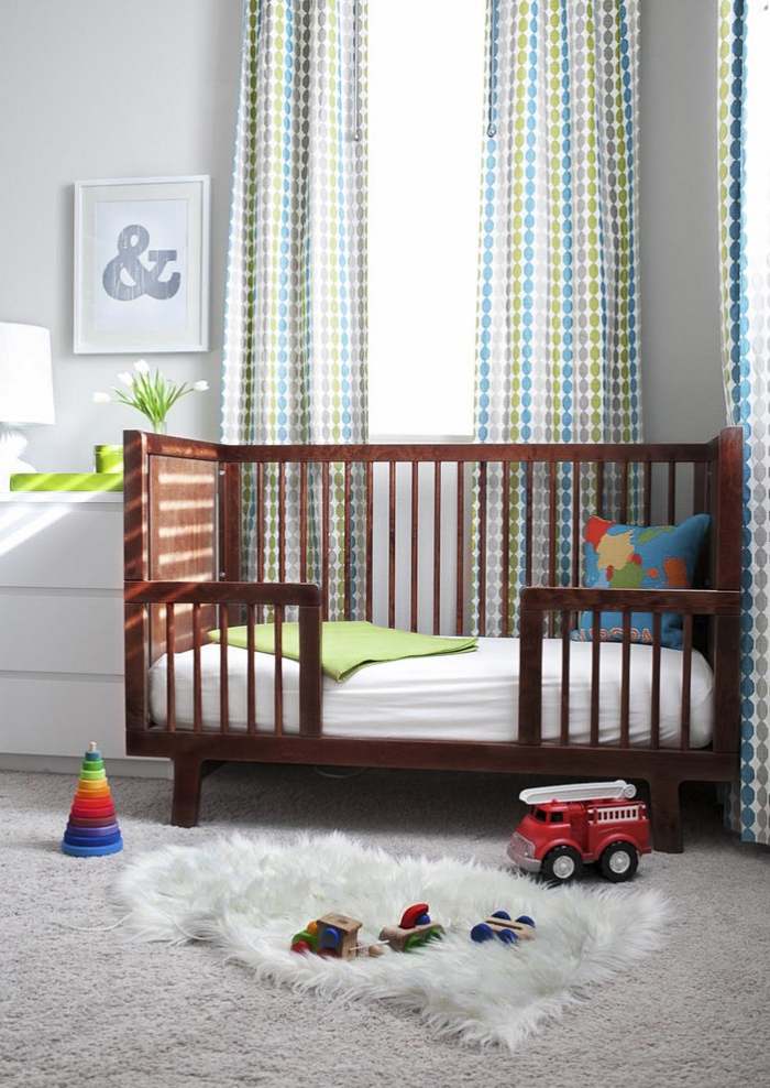 wohnideen-Babyzimmer-Vorhänge-Design-Holz-Gitterbettchen