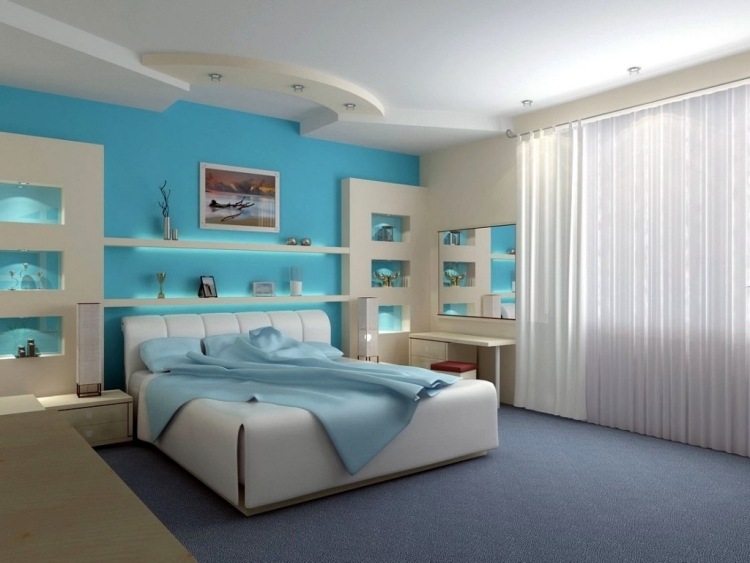 wohnideen-farbe-schlafzimmer-himmelblaue-wand-regale