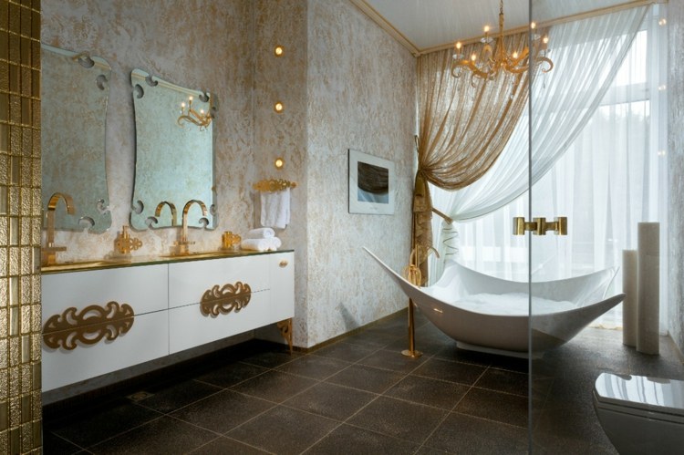 Badezimmer Gold Akzente klassische Gestaltung Badarmaturen