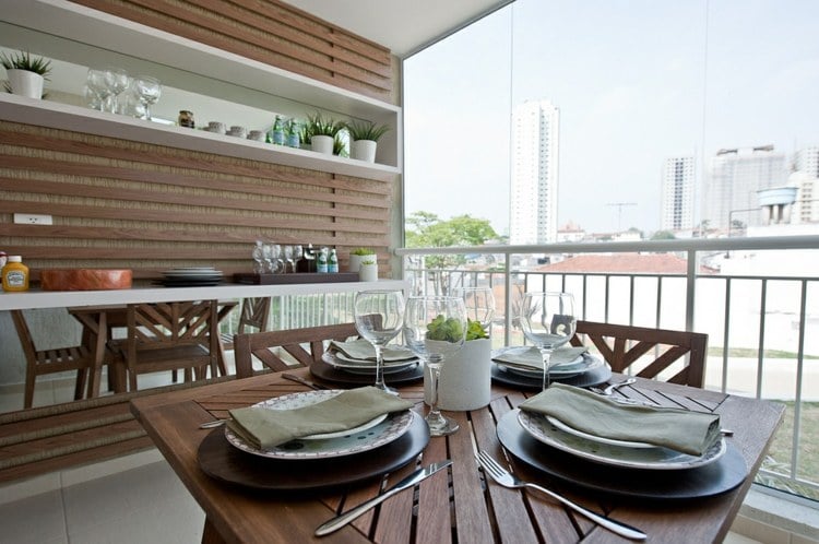 Balkon-Ideen-Küche-Holz-Hochglanz-Gestaltung-Beispiele