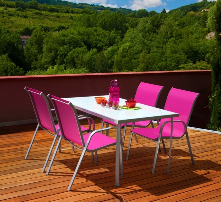 Balkonmöbel-Ideen-2015-Gartentisch-Stühle-Metall