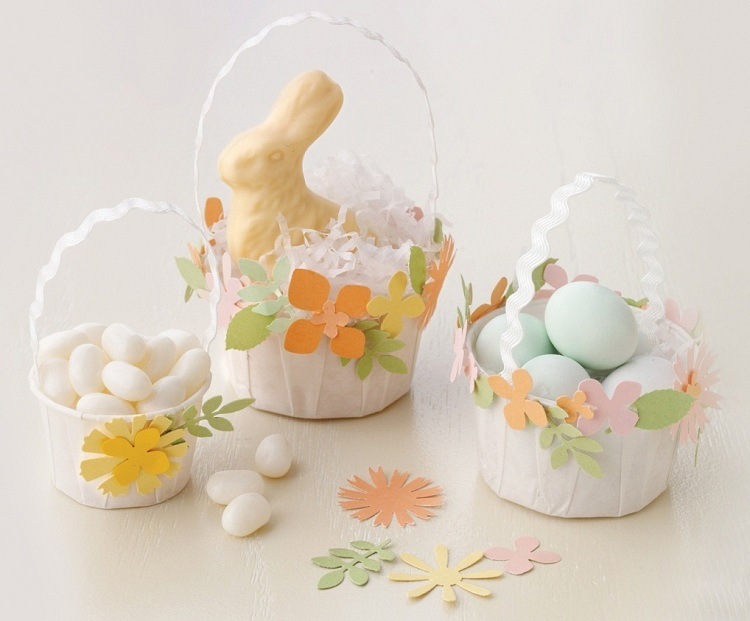 Basteln mit Kindern Ostern Osterkörbchen Papier ausschneiden kleben
