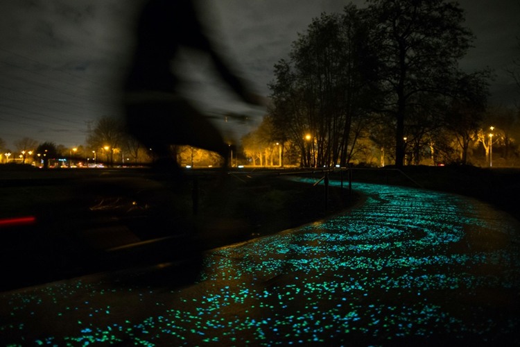 Beleuchtete Fahrradwege Route Niederlanden LED Beleuchtung romantisch