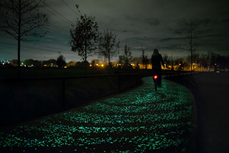 Beleuchtete Fahrradwege Route feiert Van Gogh 125 Todesjahr