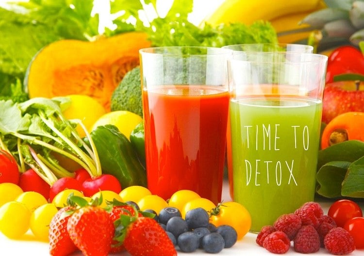 Detox-Kur-frisches-Obst-Gemüse-Saft-trinken