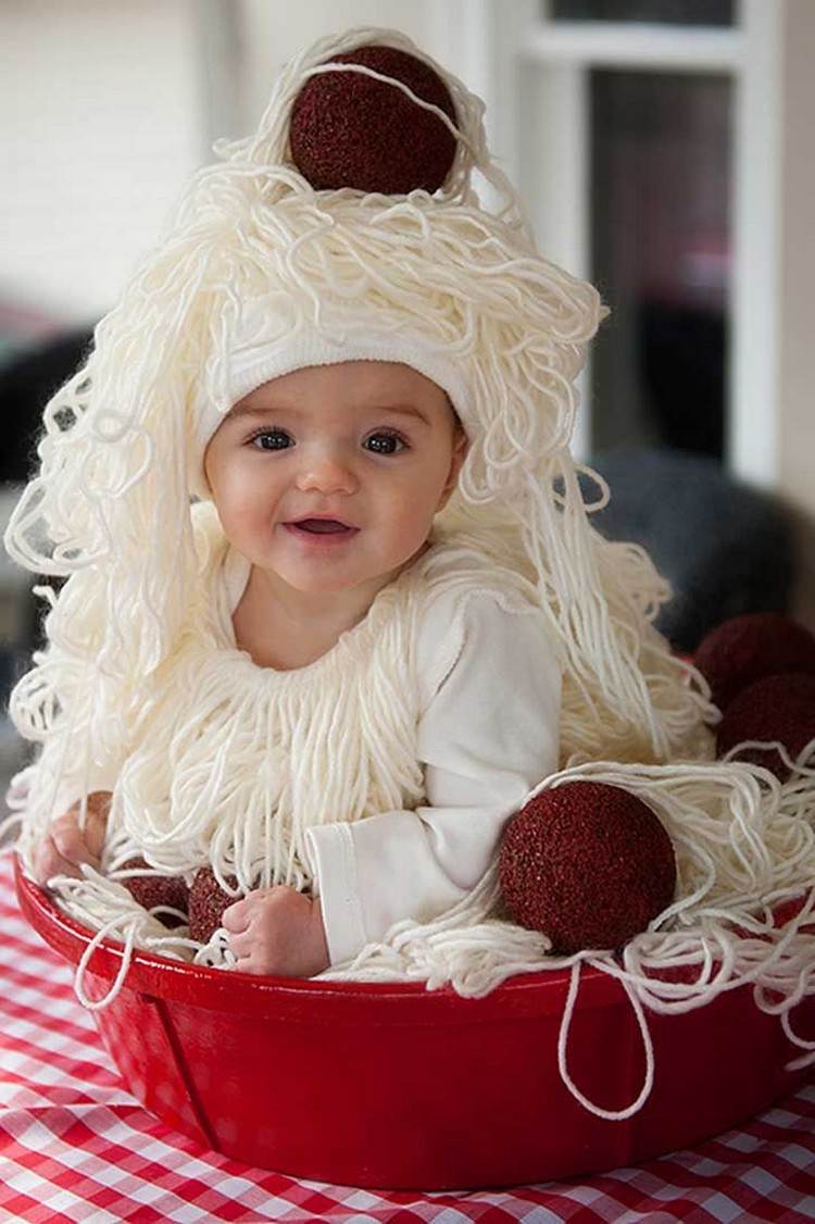 Fasching-Kostuem-Ideen-Babys-spaghetti-garn-frikadellen-styropor-ballchen