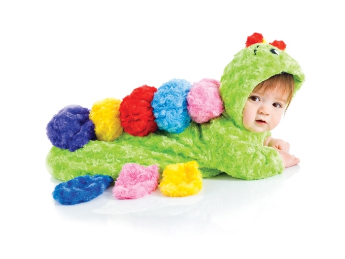 Fasching-Kostüm-Ideen-für-Babys-grüne-Raupe-plüschig-weich