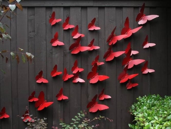 Garten-Sichtschutz-Zaun-aus-Holz-Dekoration-Schmetterlinge-DIY