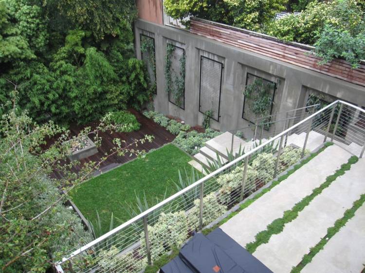 Gartengestaltung Ideen Rasenfläche Pflastersteine Betonplatten modern