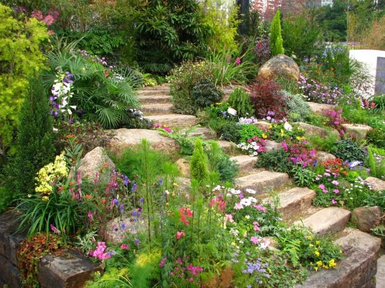 Gartengestaltungsideen Landschaftsbau Treppe Blumen Pflanzen