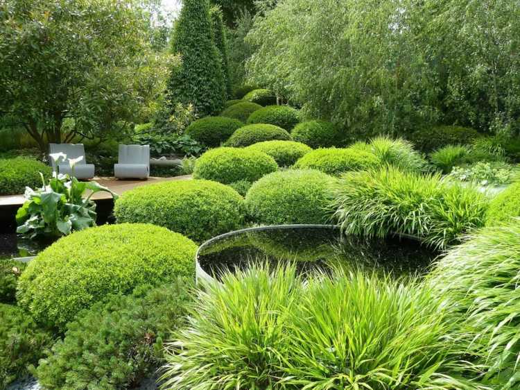 Gartengestaltungsideen Landschaftsbau immergrüne Stauden Gartenteich anlegen Ideen