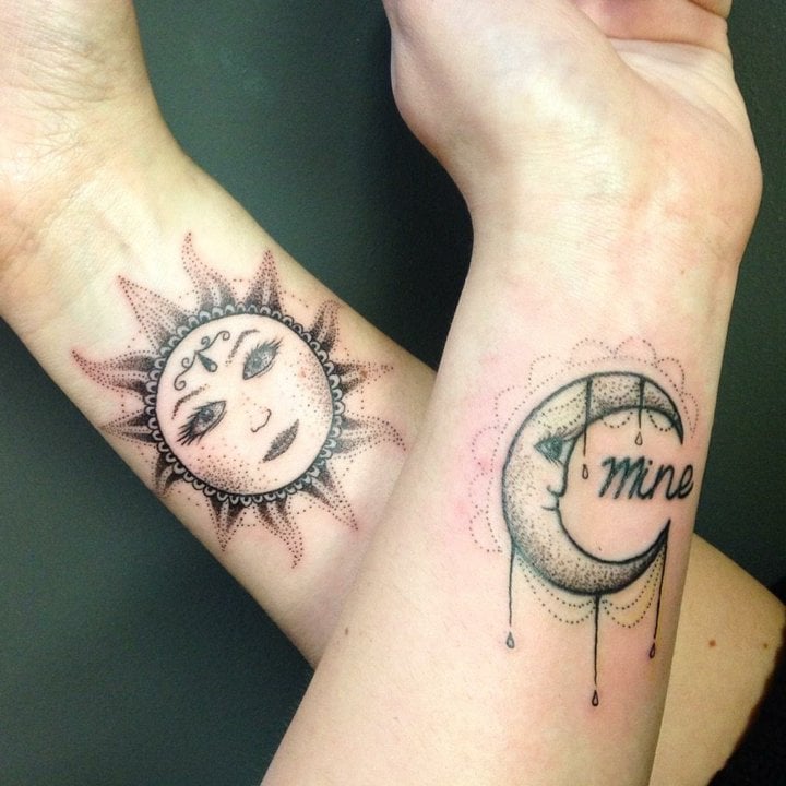 Handgelenk-Tattoo-Ideen-Frauen-Mond-Sonne-Sterne