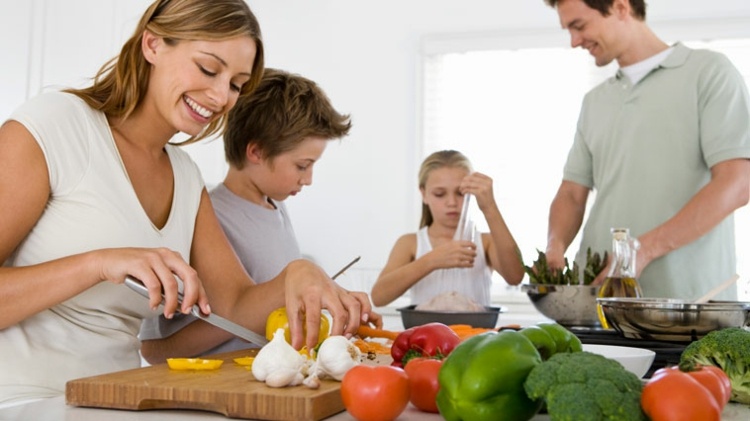 Heilfasten Anleitung Familie Gemüse Garten gesund essen