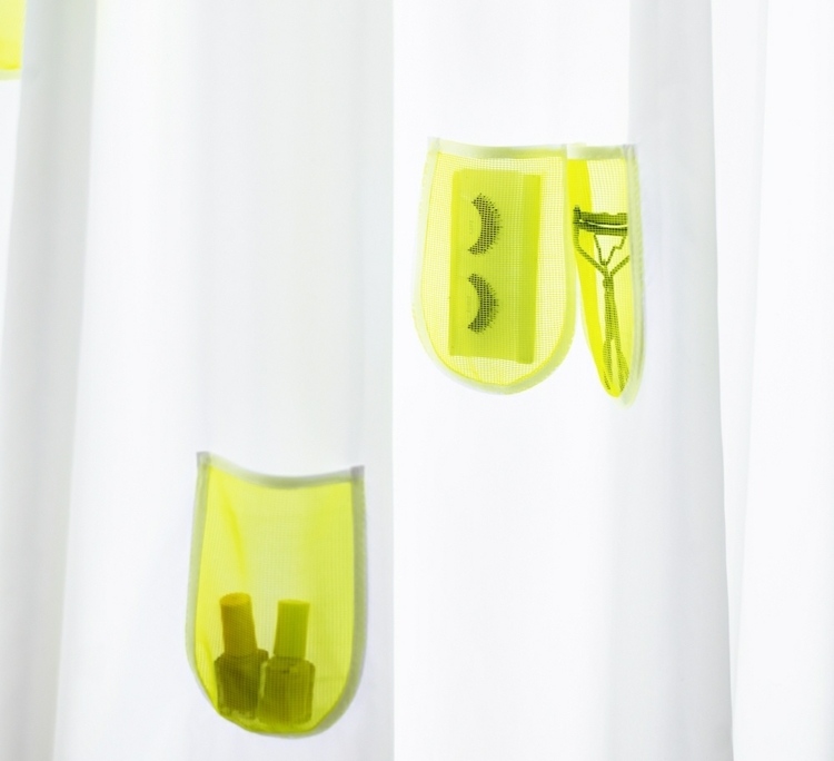 Ikea-online-Katalog-Duschvorhang-weiß-gelbe-Taschen-Ideen