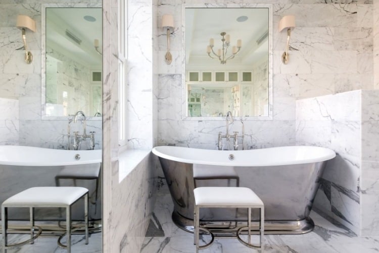 Interior-Design-badezimmer-freistehende-Badewanne-metallic-Wandleuchten
