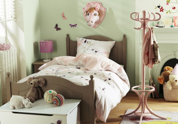 Kinderzimmer gestalten 2015 Mädchenzimmer Wand Schmetterlinge Farbe Grün