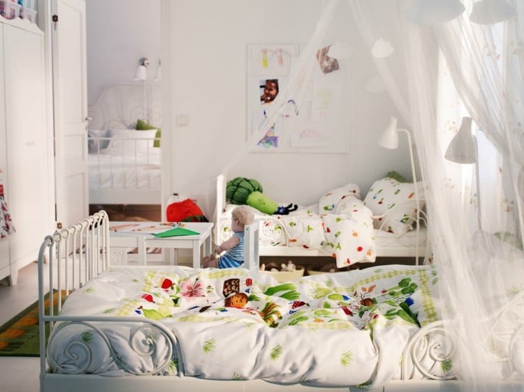 Kinderzimmer gestalten 2015 zwei Junior Betten Betthimmel Metall weiße Wände