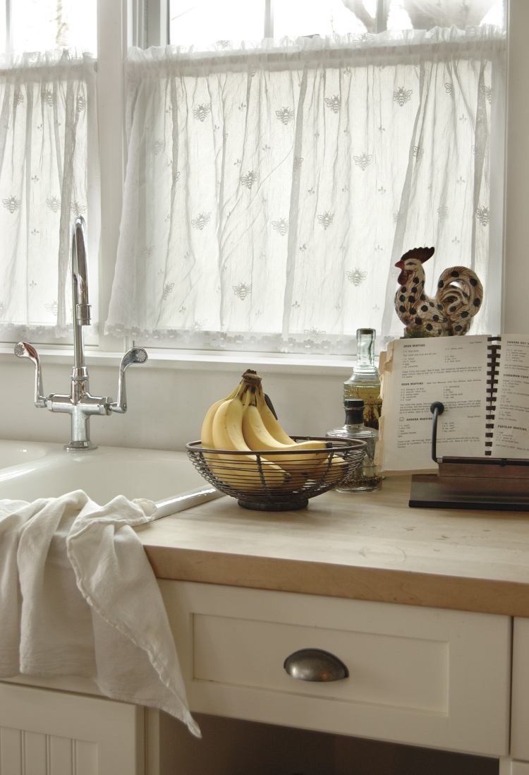 Küchengardinen-Design-Biene-Motiv-Weiß-zart-transparent-fensterdeko