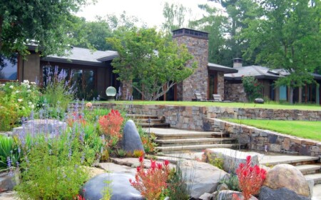 Moderne Gartengestaltung mit Steinen-Gartenweg-Stützmauer-Ideen