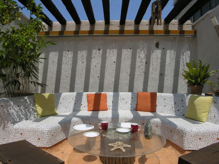 Mosaik-Garten-Beton-Sofa-Ideen-marokkanisch-Tisch