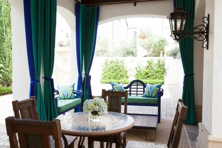 Mosaik-Garten-Mosaiktisch-Terrasse-Vorhänge-marokkaner-Wohnstil