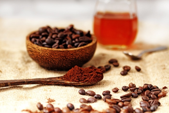 Peelingmaske-mit-Kaffe-selber-Hersteller-Kaffeesatz-Honig