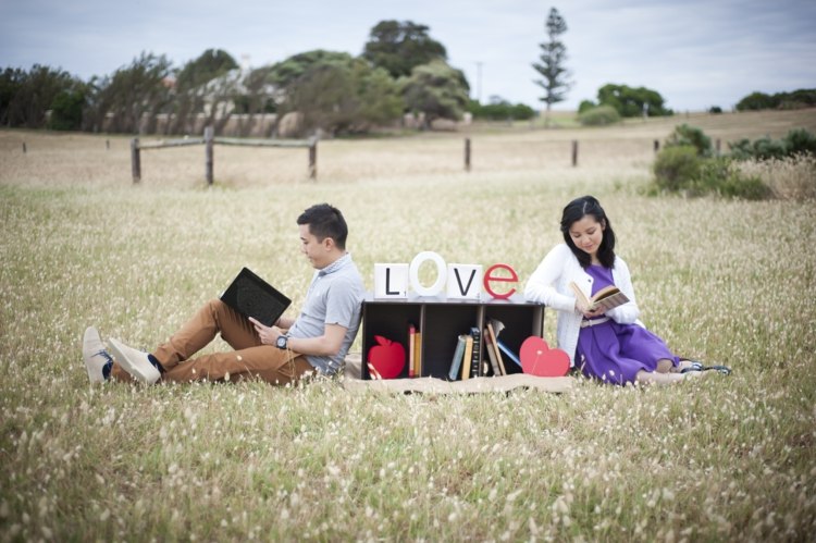 Romantisches-Picknick-Bücher-lesen-Liebe-feiern