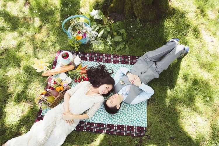 Romantisches-Picknick-zu-zweit-Wald-Ideen