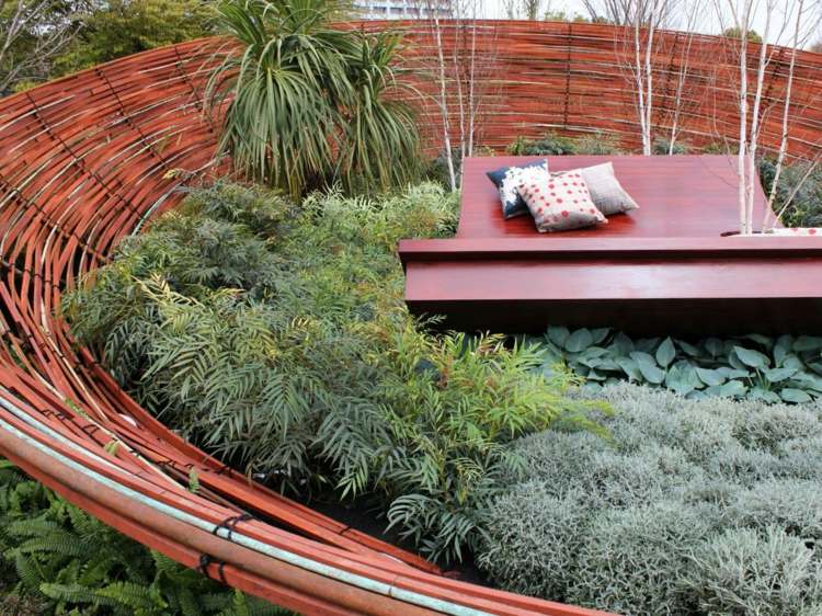 Sichtschutz Garten selber bauen Holzzaun handgewebt Ideen