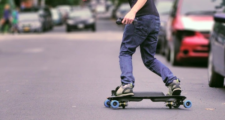 Snowboard neues Skateboard imitiert Bewegung