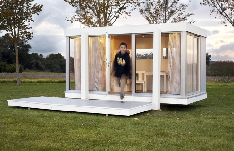 Spielhaus-Garten-Ideen-modern-weiß-minimalistisch