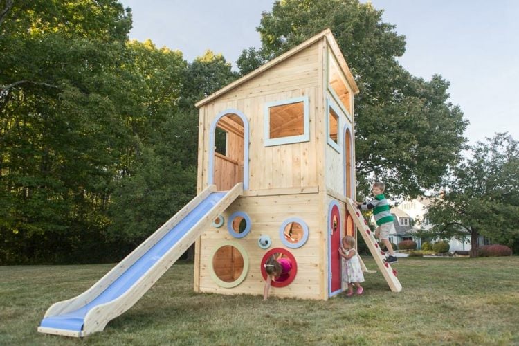 Spielhaus im Garten – modernes Kinderspielhaus aus Holz