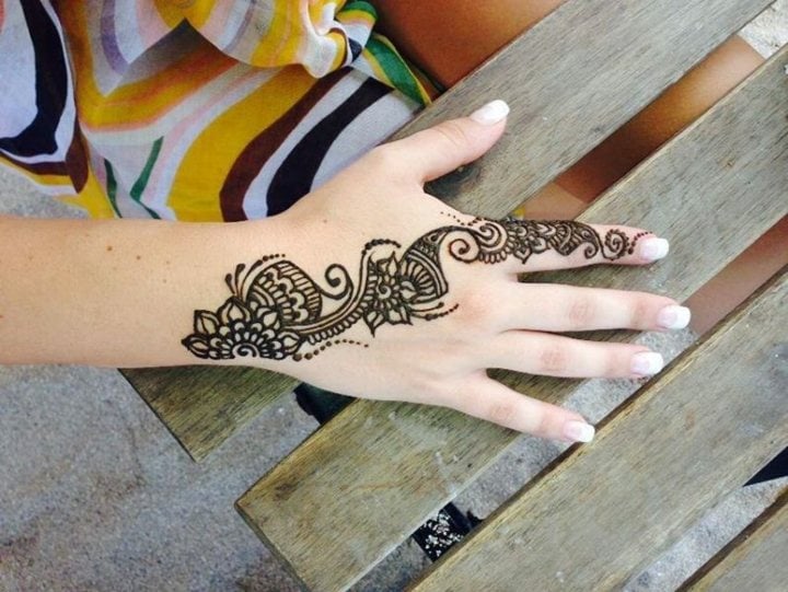 Tattoo-Handgelenk-Ideen-Bilder-Frauen-Henna-Stil