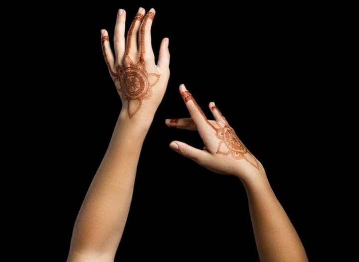 Tattoo-Handgelenk-braun-Henna-Motive-Ideen