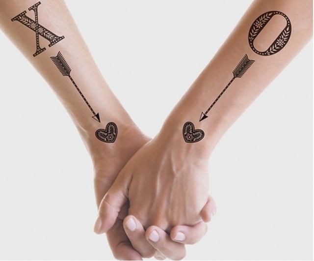 Tattoo-Ideen-für-Pärchentattoos-Liebestattoo-Herzen-liebespfeil