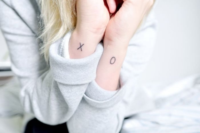 Tattoobilder-dezente-Tätowierung-ideen-Frauen-x-o