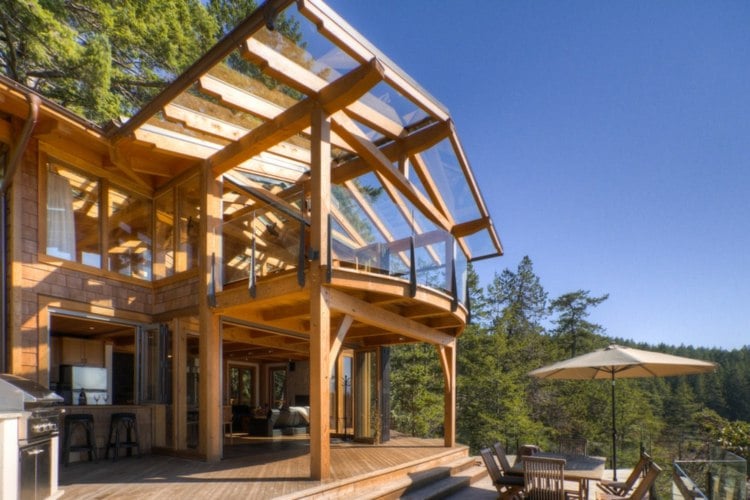  Terrassenüberdachung-Holz-Sonnenschutz-Windschutz-Terrasse-Ideen