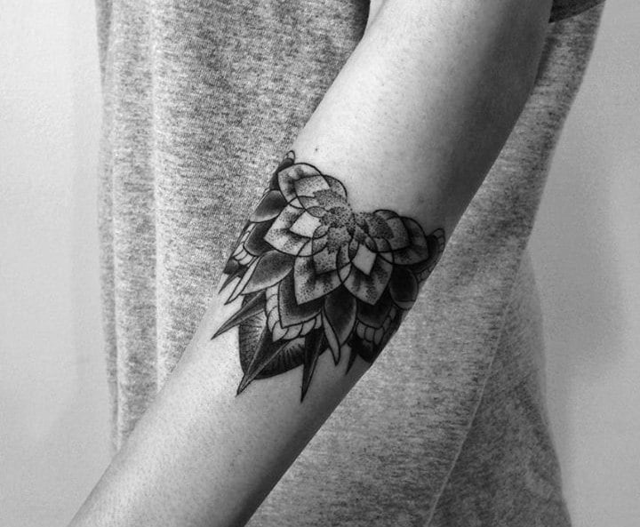 Unterarm-Tattoo-Bilder-Blumen-Frauen-Armband-Ideen