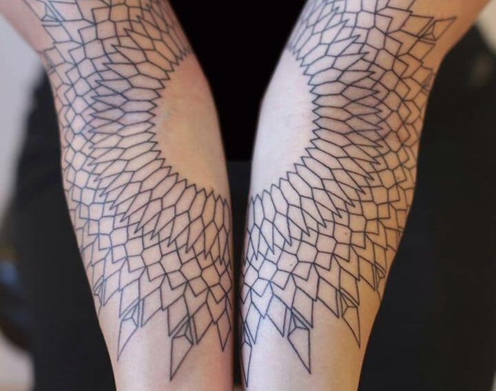 Unterarm-Tattoo-Bilder-Feder-Vögel-Frauen-Ideen
