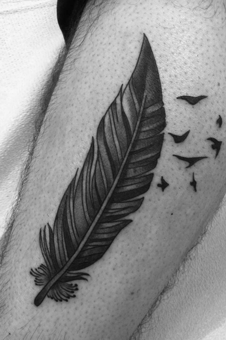 Unterarm-Tattoo-Bilder-Feder-Vögel-Ideen-Frauen-Männer