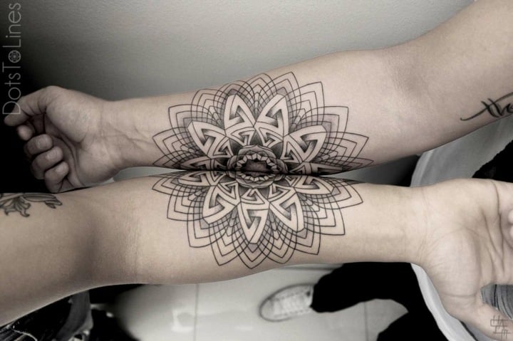 Unterarm-Tattoo-Ideen-Paare-Motive-Maori-Blume