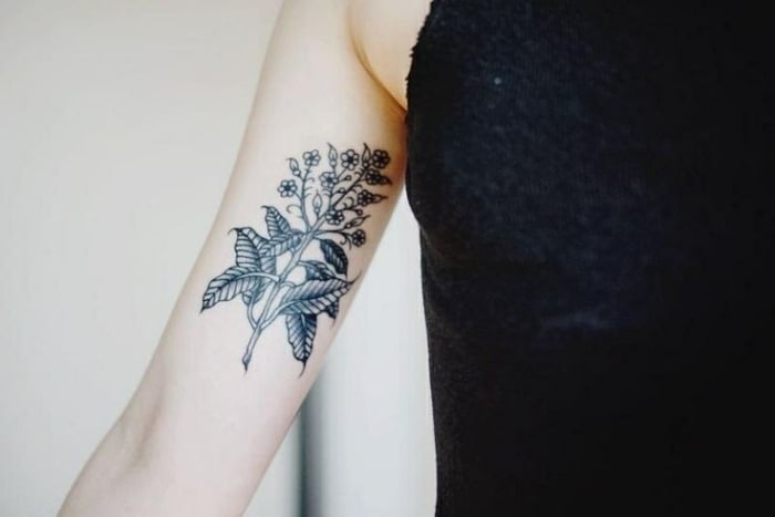 Unterarm-Tattoo-Ideen-kunstvoll-Pflanze-Frauen-motiv
