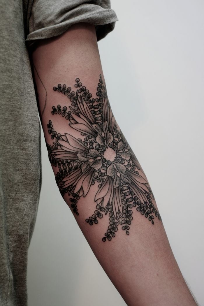 Unterarm-Tattoo-Innenseite-kunstvoll-Blume-Frauen-Motive